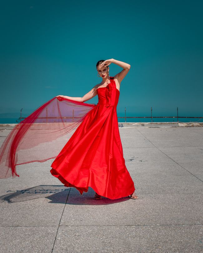 oscar red dress on terrace